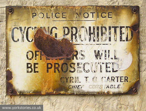 cycling-prohibited-lendal-tower-150804-490.jpg