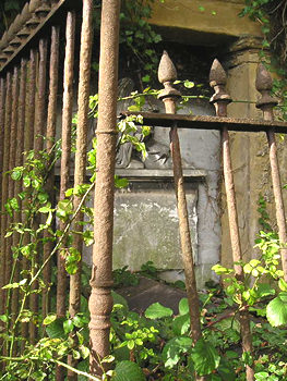 Rigg family monument, 2004