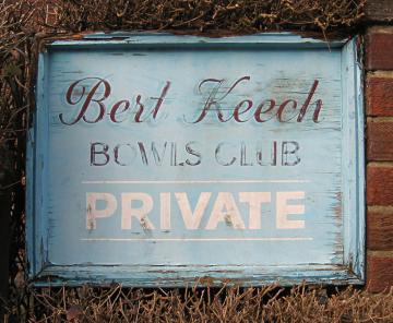 bert-keech-club-sign-1_280212_800.jpg