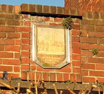 bert-keech-club-sign-2_240212_750.jpg