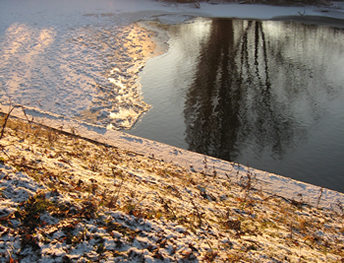 Ice on Ouse, by Clifton Bridge