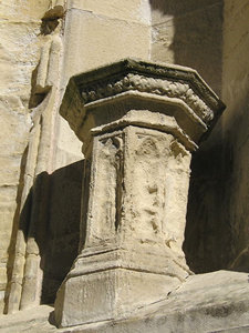 Decorative detail – old stone